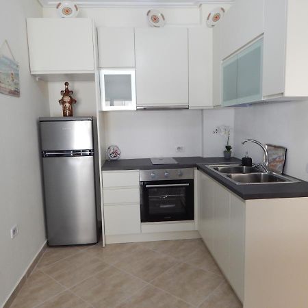 Modern Spacious 1 Bedroom Flat Next To The Beach Влёра Экстерьер фото